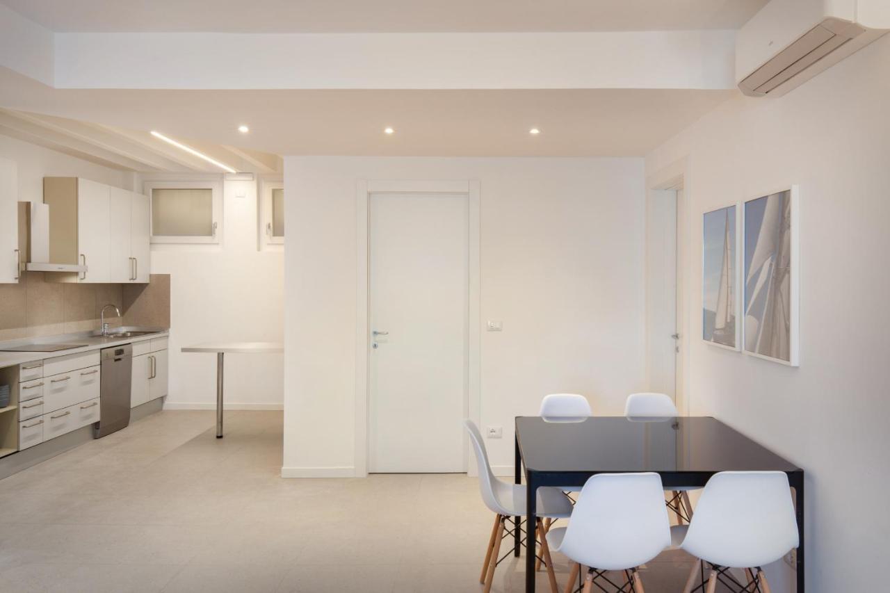 Apartment Azzurro Torri Del Benaco Exterior photo